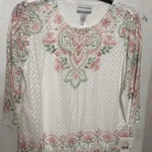 NWT Sz PS Alfred Dunner Blouse features a white