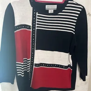Sz PM Alfred Dunner sweater features a bold