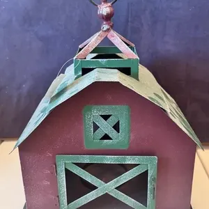 NWT Rustic Barn Birdhouse 11�x8"x13"