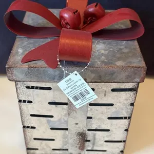 NWT Holiday Christmas Tabletop Decor Metal Gift