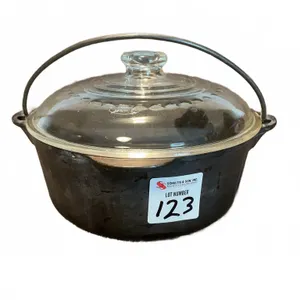 Griswold No. 8 Cast Iron Dutch Oven
