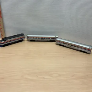 Amtrak HO Scale Model Train Set, Locomotive #106 With Silver Vision 9545 and Silver Lodge 9451 Cars,