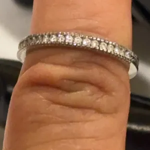 18k anniversary band