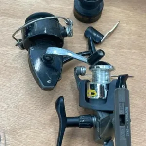 2 fishing reels