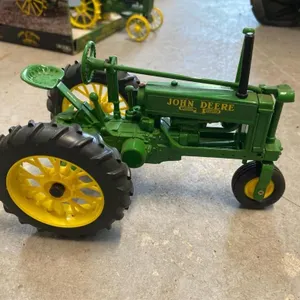 John Deere tractor die cast metal 1:16