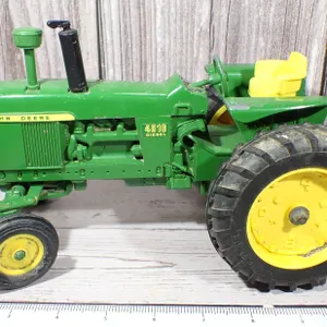 Vintage Ertl 1/16 John Deere 4010 Diesel Die-Cast Toy Tractor with Wide Front