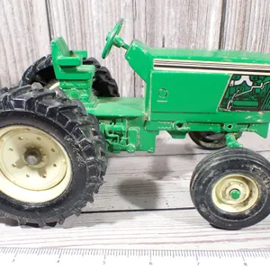 Vintage Ertl 1/16 Green Row Crop Tractor with Cream Rims & Wide Front Axle