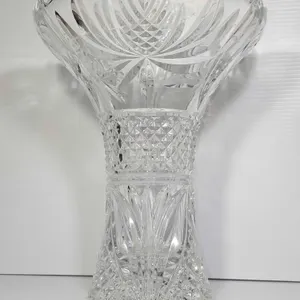 Shannon Crystal Vase. Designs of Ireland. Has some buld up on the top it should soak off. 10 x 12. LR