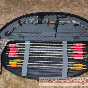 Forge Flight Whitetails Unlimited Compound Hunting Bow with Case and Arrows. LR