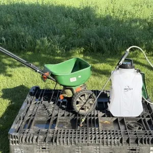 Scotts Turf Builder EdgeGuard Mini Broadcast Spreader & Irons Backpack Sprayer