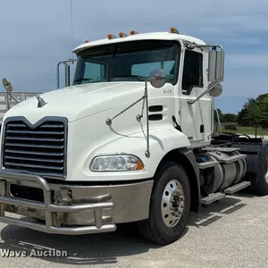 2016 Mack CXU613 semi truck