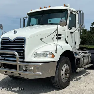 2017 Mack CXU613 semi truck