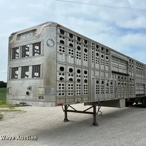 2002 Wilson PSAL-303P livestock trailer