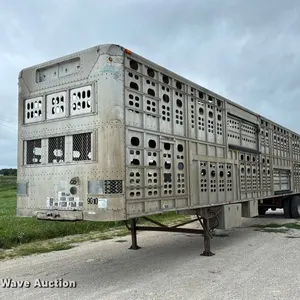 2001 Wilson PSAL-303P livestock trailer