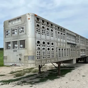 2001 Wilson PSAL-303P livestock trailer