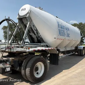 1985 Fruehauf pneumatic dry bulk trailer