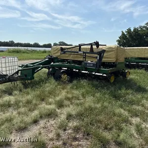 1995 John Deere 750  tandem grain drill