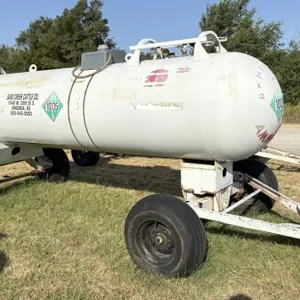 Anhydrous Ammonia Nurse Tank
(Middle)