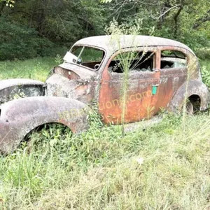 ANTIQUE FORD DELUXE CAR