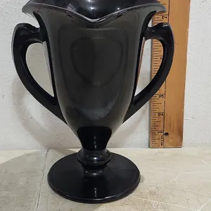 Vintage 1930s L.E. Smith Black Amethyst Double Handle Trophy/Loving Cup Vase 8" Tall