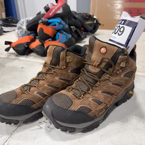 (1) Pair of Merrell J06051 Boots, Size 9.5