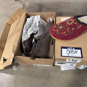 Lot of (1) Pair of TAOS Woolderness Slippers, Women’s Size 10-10.5 and (1) Pair of Hush Puppies Mazi