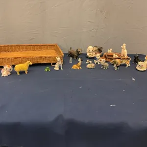Puppy figures and tray