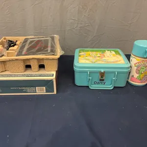 Digital photo frame and lunch box