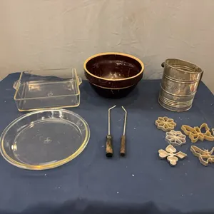 Pyrex dishes, bowl, molds, amd sifter