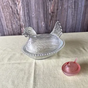 Nesting hens