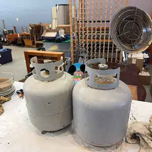 2 propane tanks, 1 heater