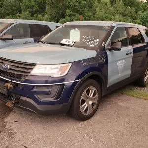 2016 Ford Explorer SUV (0527)
