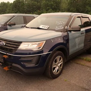 2016 Ford Explorer SUV (0944)