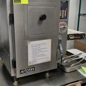 2022 Motion Technology Autofry MTI-10X electric ventless deep fryer. Includes attached MTI Illuminate heat lamp food warmer, stainless steel pan with 