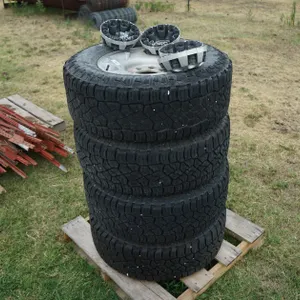 Set of 4 GMC 8 Lug Rims LT 265/70 R17
