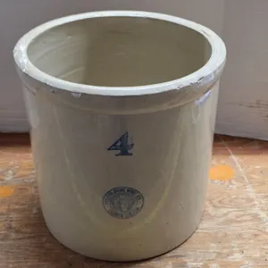 # 4 Medalta crock- no cracks