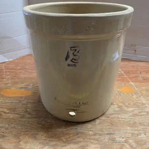 # 3 medalta crock/water jug- no cracks