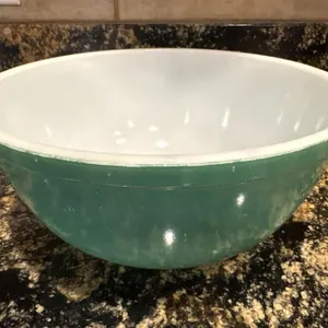 Green Pyrex Bowl, 8.5”