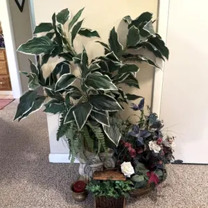 Brass Planter, 1 ft tall Plaster Pillar Plant