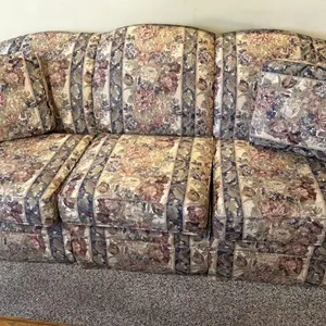 Vintage Broyhill Floral Couch 84” x 36” x 34”