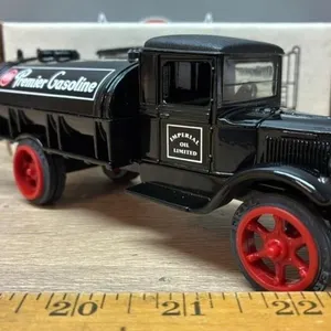 ERTL 1:34 Die Cast 1931 Hawkeye Tanker Coin Bank.
