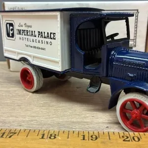 ERTL 1:30 1925 Kenworth Imperial Palace Truck