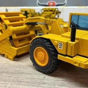 NZG 1:50 Caterpillar 615 Elevating Scraper.