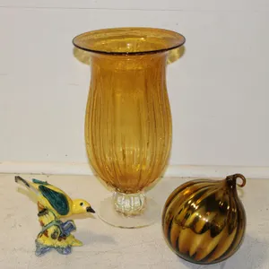 Amber Glass Décor & Bird Figurine