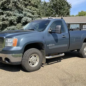 2008 GMC Sierra 2500HD Regular Cab Pickup Truck, ONLY 136,199 KM.