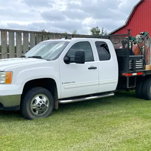 2009 GMC 3500HD Dually Flatdeck Service Truck, 191,762 KM.