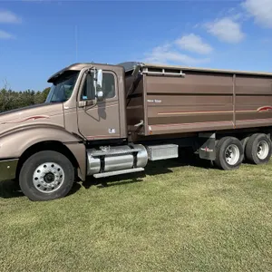 2006 FREIGHTLINER t/a Grain Truck w/ 20 Ft. Steel Box, 385,071 KM., Autoshift