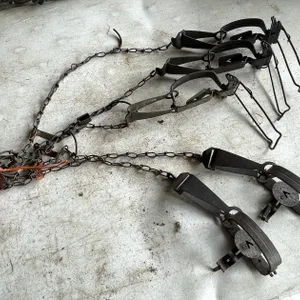 (5) Victor Animal Traps