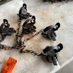 (5) Victor Animal Traps