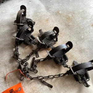 (5) Victor Animal Traps